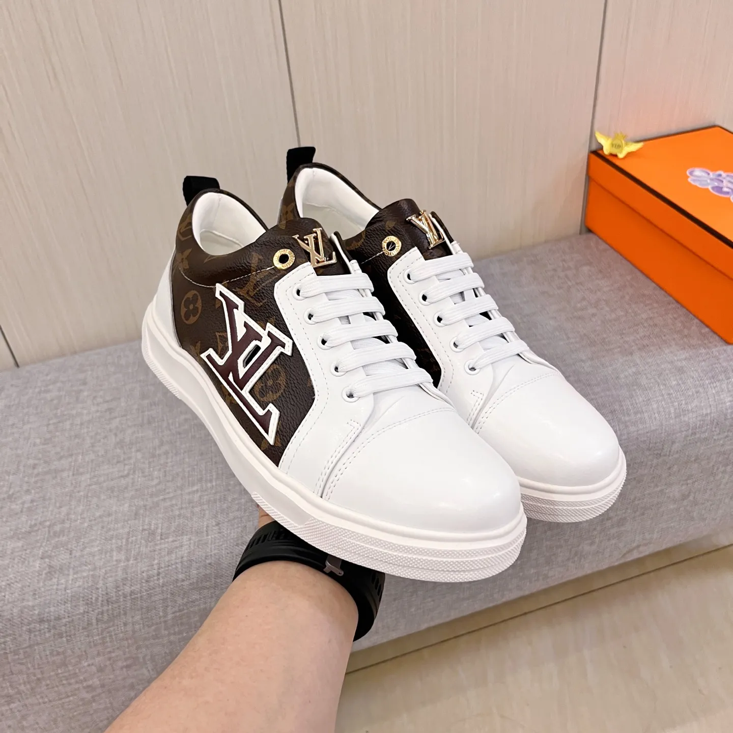 Men's Men's Shoes Men's Shoes💰 420 Men's Men's Shoes💰[LV]🔥Louis Vuitton Men's high-end brand official website 1:1 Latest masterpiece: The upper is made of Italian imported first-layer cowhide with a comfortable and breathable lining➕Original non-slip and wear-resistant outsole🔥, making walking more convenient and comfortable! An exclusive new model, a stunning work, a beautiful 1:1 replica [color] compared to the official quality! Create a fashionable personality to set off your uniqueness! A must-have for trendy men! Classic🔥Size: 38-44 Color: 🔥Multiple colors available🔥.